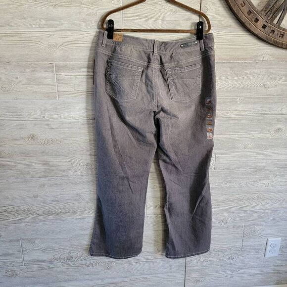 Ruff Hewn Grey Wash Bootcut Jean Womens SZ 18 S Short NWT - Picture 2 of 6
